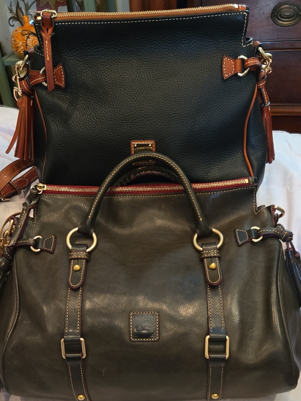 🌻Dooney Large Tassel Satchel Olive Green Leather Shoulder Bag. Beautiful Patina - Picture 16 of 16